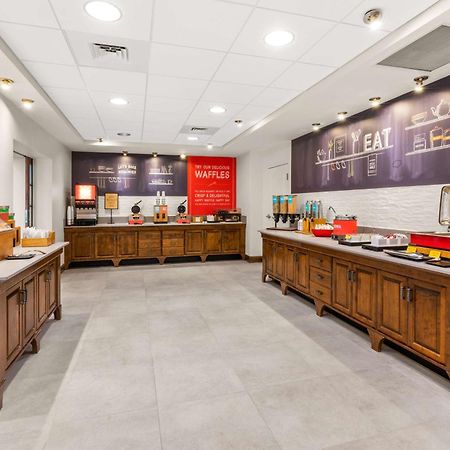 Hampton Inn & Suites Фербанкс Екстер'єр фото