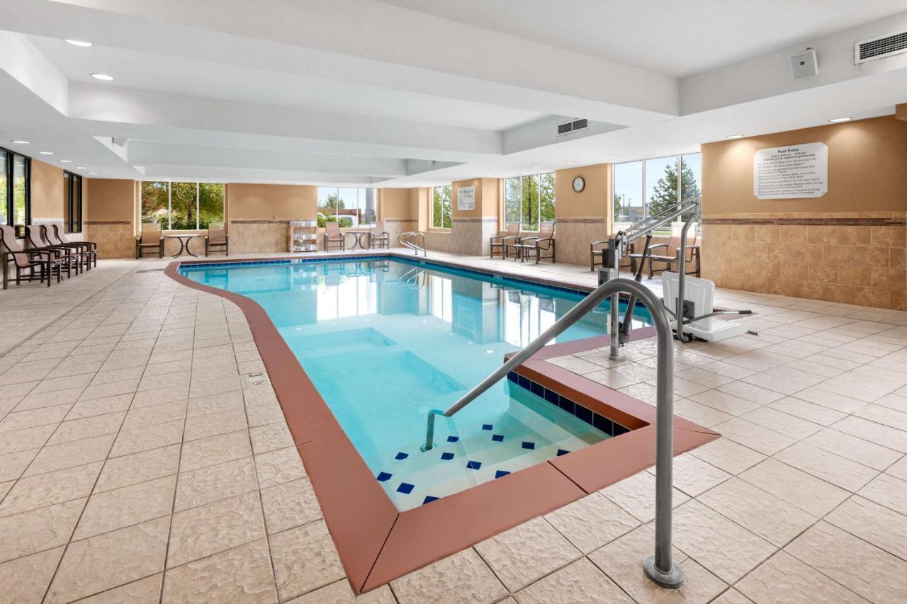 Hampton Inn & Suites Фербанкс Екстер'єр фото