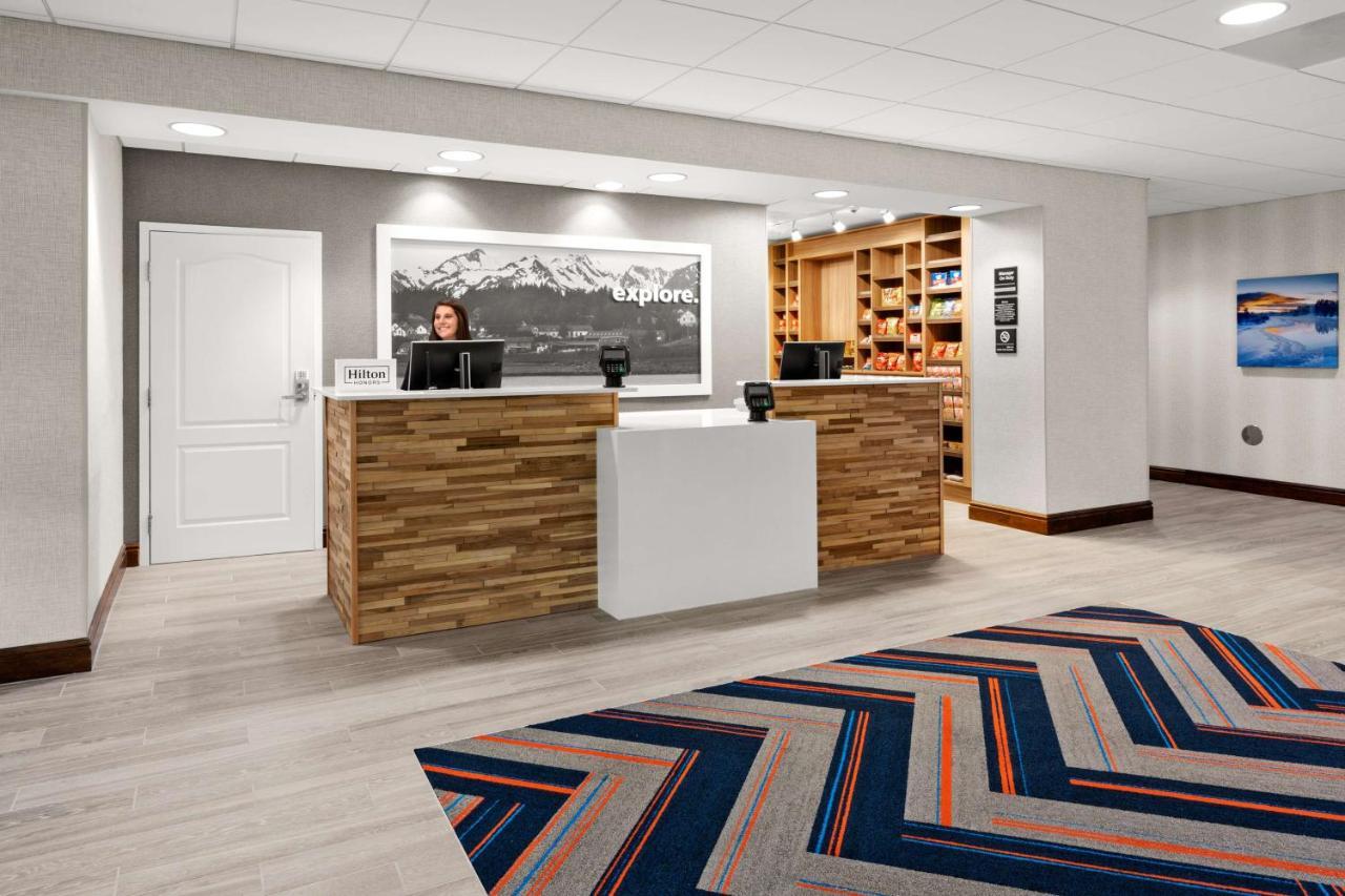 Hampton Inn & Suites Фербанкс Екстер'єр фото