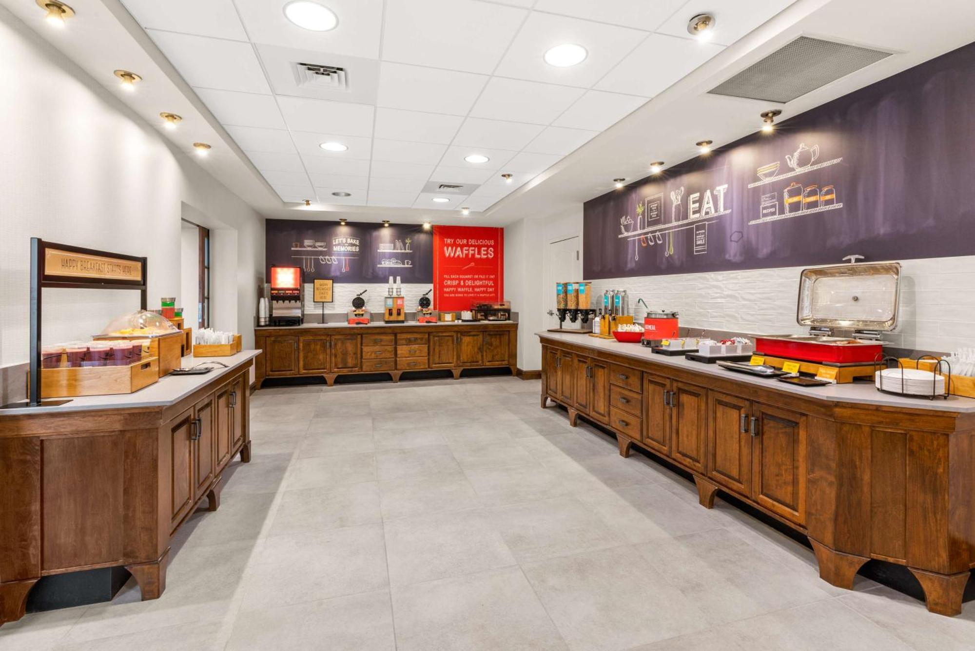 Hampton Inn & Suites Фербанкс Екстер'єр фото